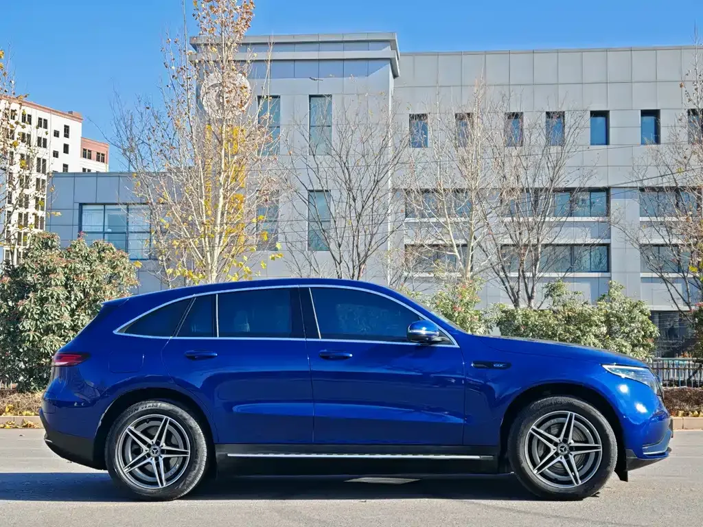 Mercedes-Benz EQC — фото 4