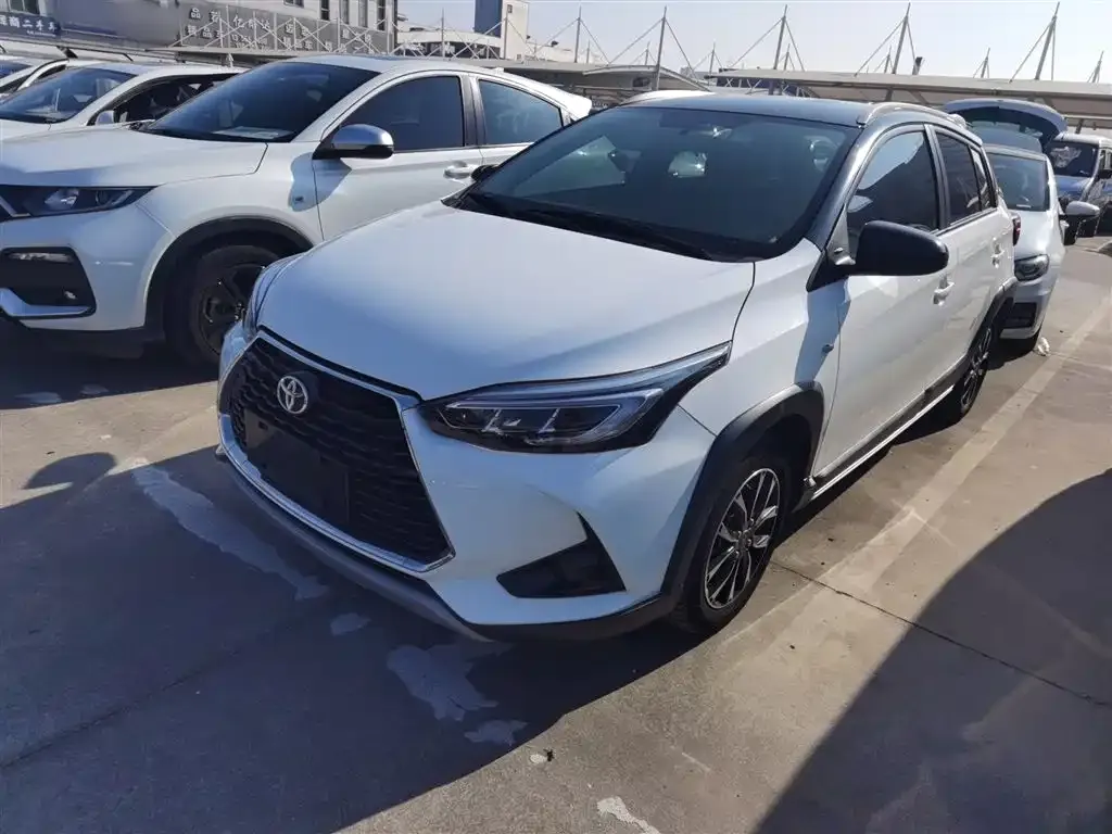 Toyota Yaris L — фото 10