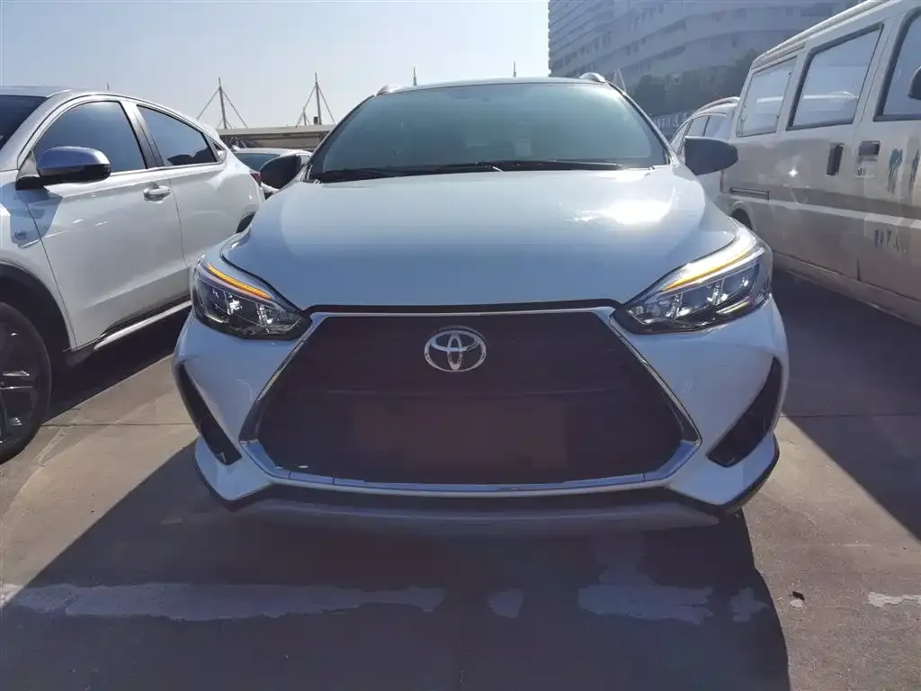 Toyota Yaris L — фото 2