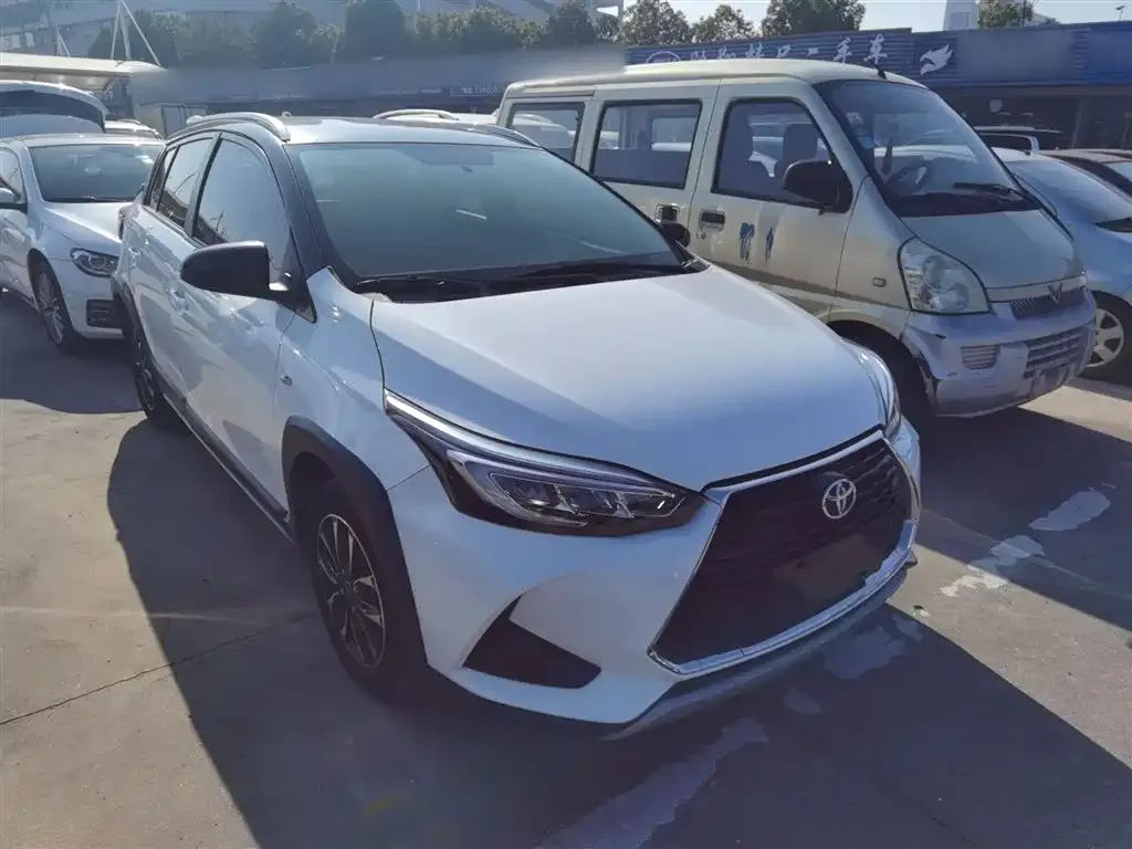 Toyota Yaris L — фото 9