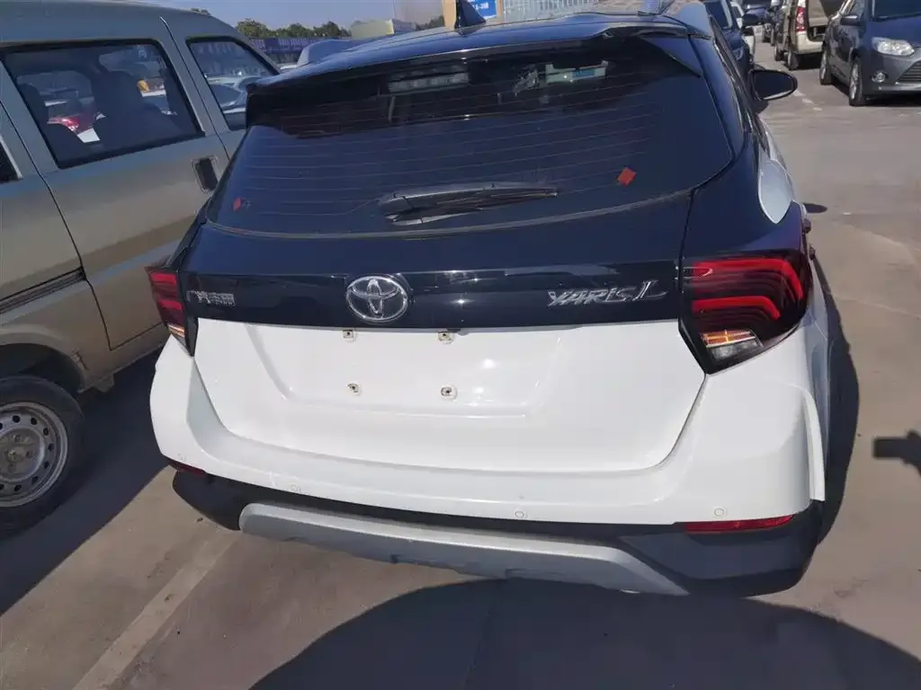 Toyota Yaris L — фото 3