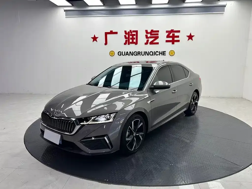 Skoda Octavia — фото 1