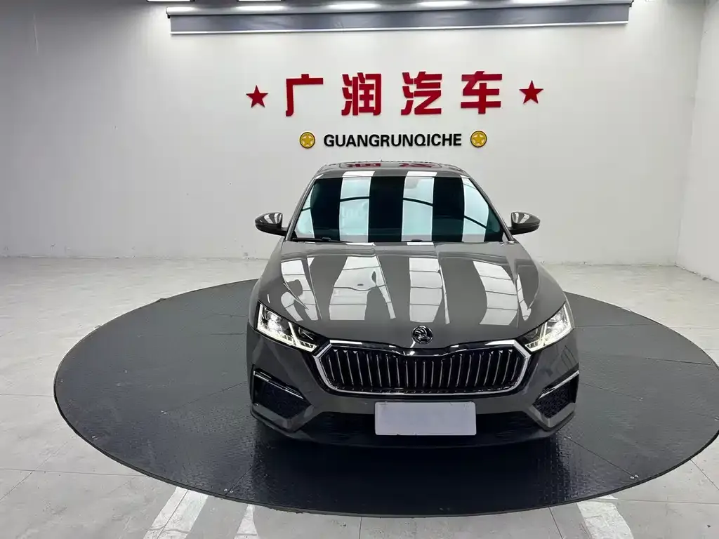 Skoda Octavia — фото 2