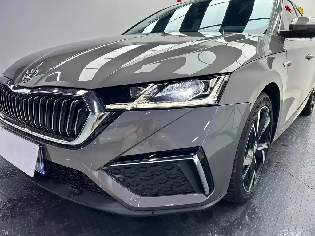 Skoda Octavia — фото 7