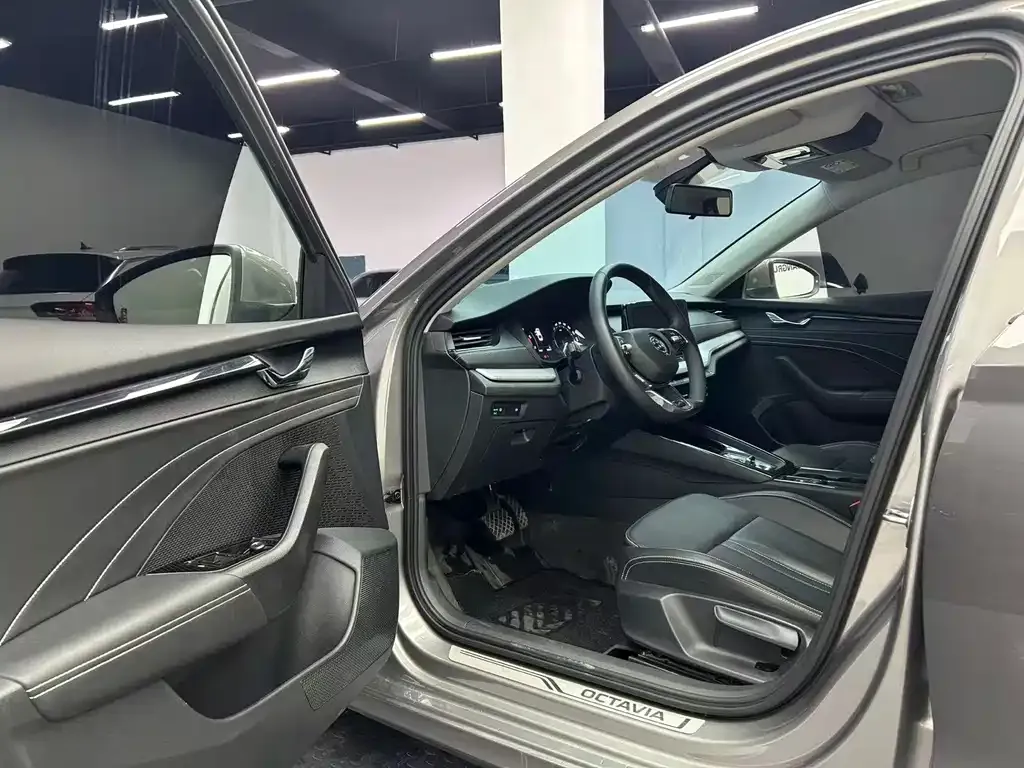 Skoda Octavia — фото 4