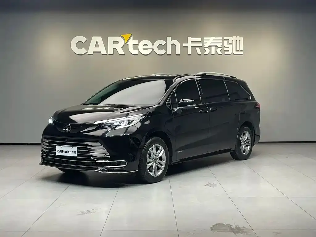 Toyota Sienna — фото 1