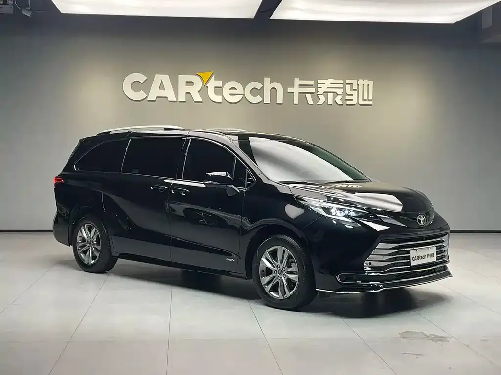 Toyota Sienna — фото 10