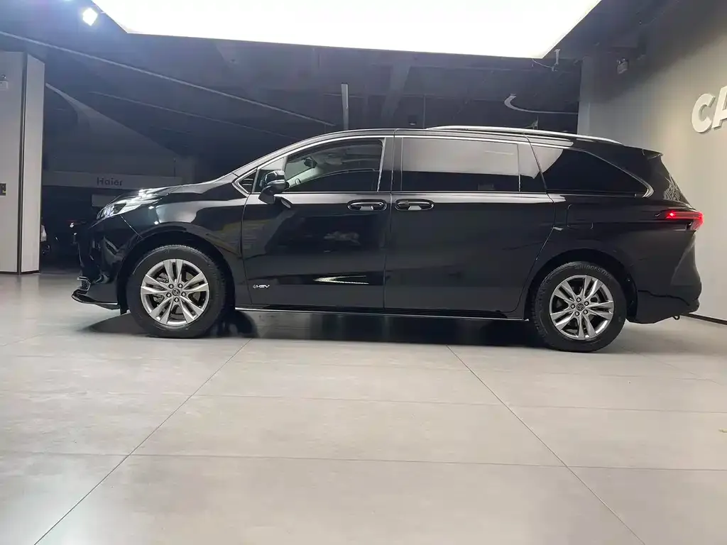 Toyota Sienna — фото 7