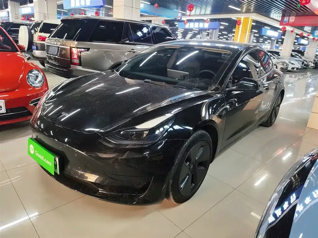 Tesla Model 3 — фото 1