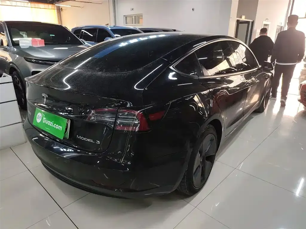 Tesla Model 3 — фото 7