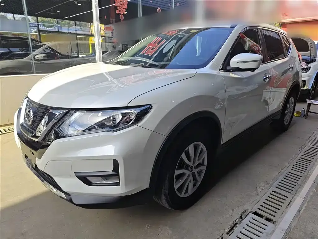 Nissan X-Trail — фото 1