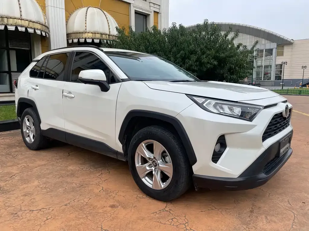 Toyota RAV4 — фото 3