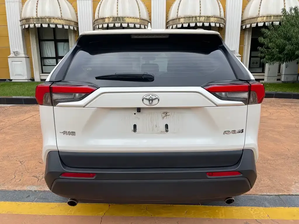 Toyota RAV4 — фото 4