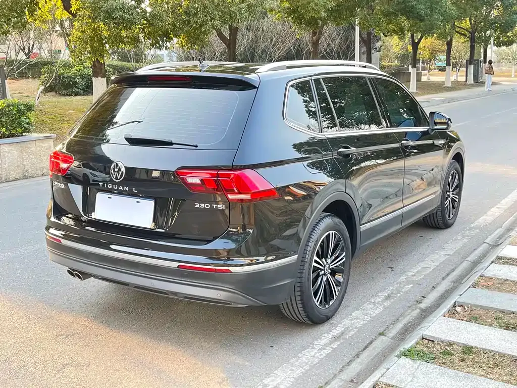 Volkswagen Tiguan L — фото 2