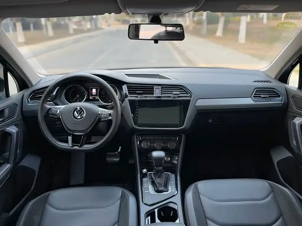 Volkswagen Tiguan L — фото 5