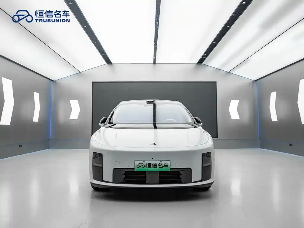 Li Auto i8 — фото 3