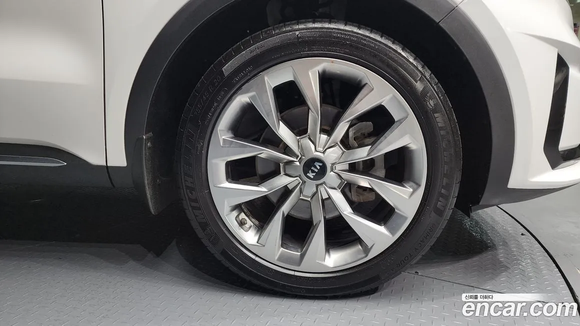 Kia Sorento — фото 5