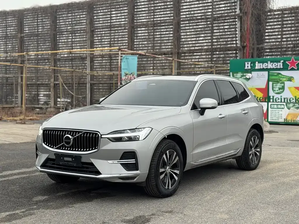 Volvo XC60 — фото 1