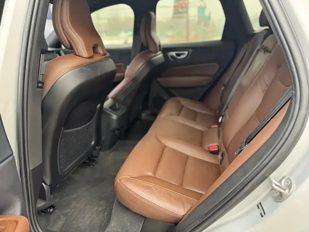 Volvo XC60 — фото 4