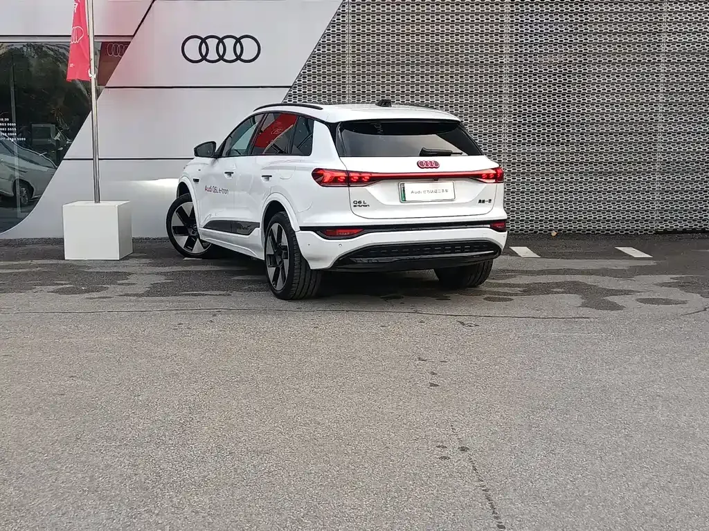 Audi Q6L e-tron — фото 9