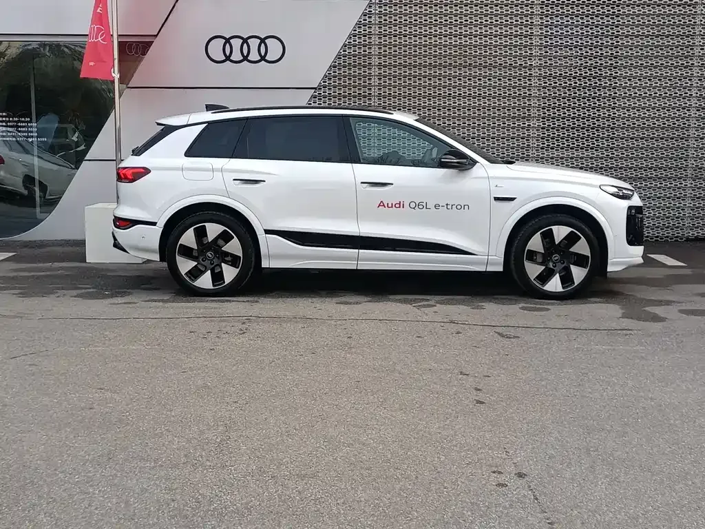 Audi Q6L e-tron — фото 8