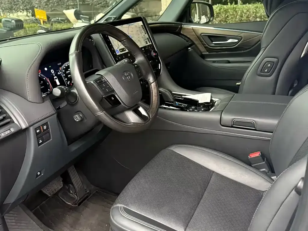 Toyota Alphard — фото 3