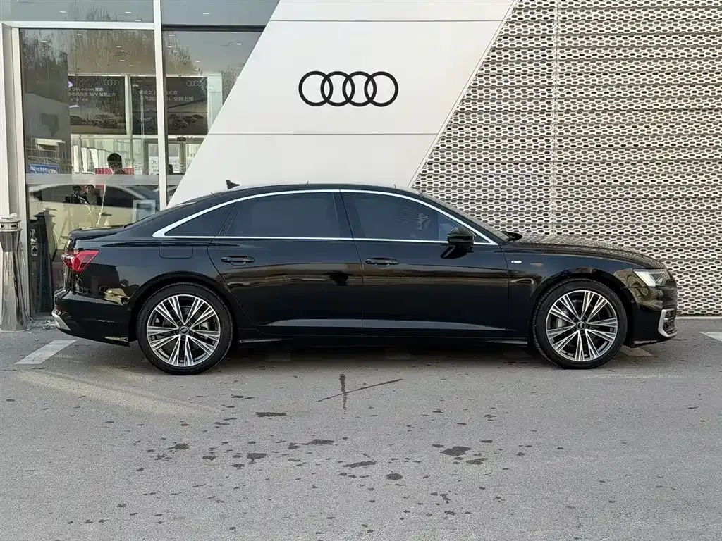Audi A6L — фото 10