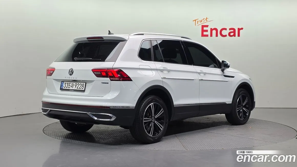 Volkswagen Tiguan — фото 9