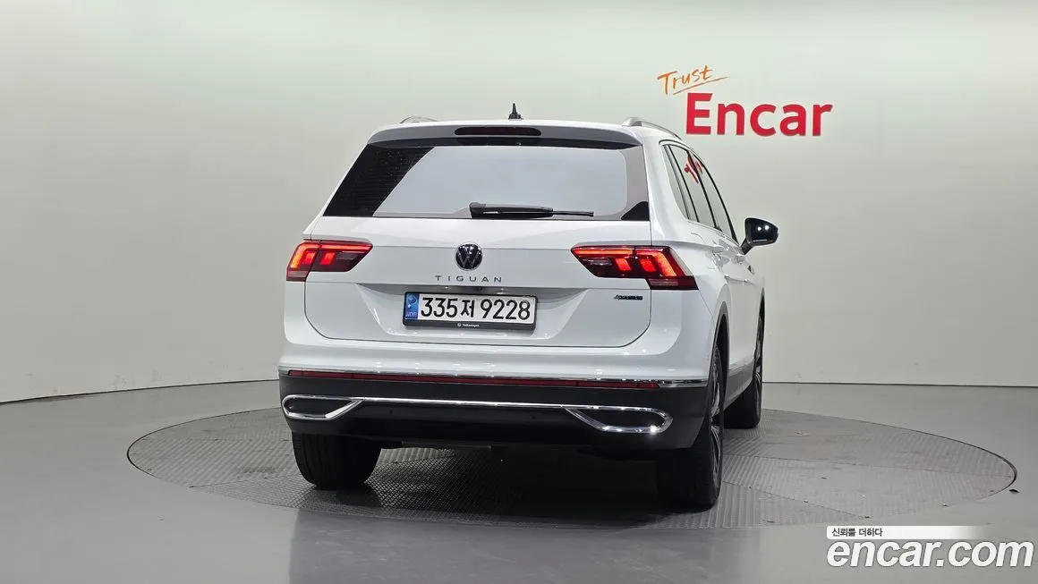 Volkswagen Tiguan — фото 10