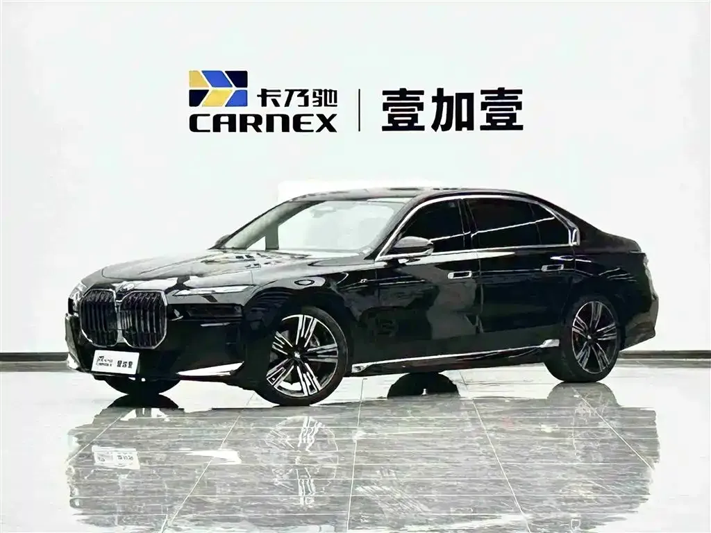 BMW 7 Series — фото 1