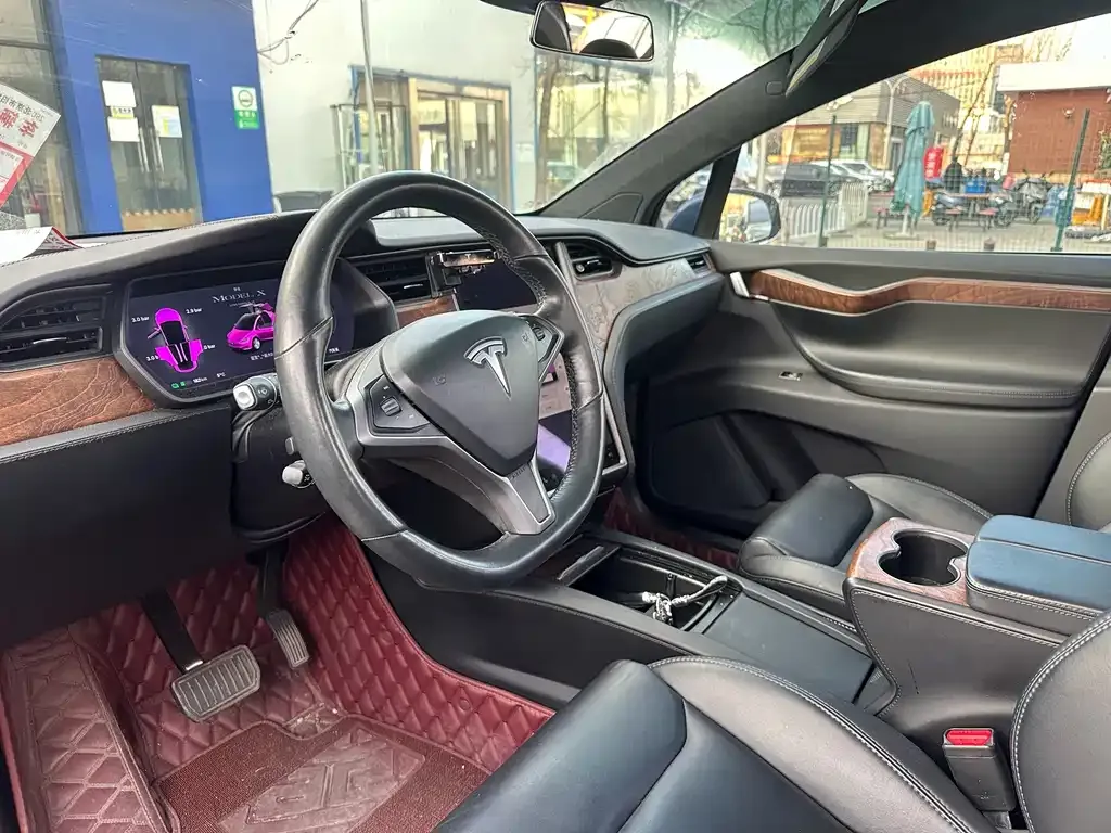 Tesla Model X — фото 7