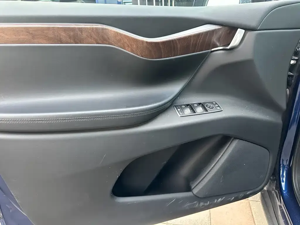 Tesla Model X — фото 4