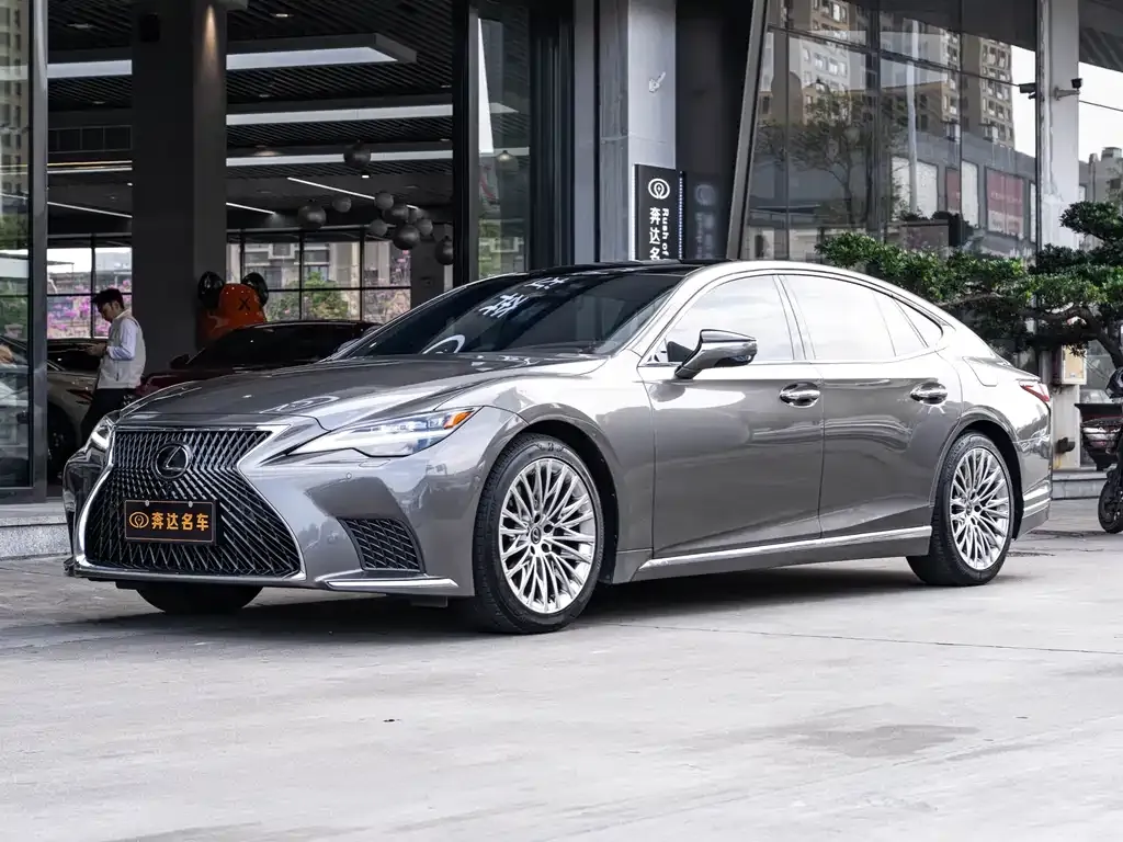 Lexus LS — фото 1