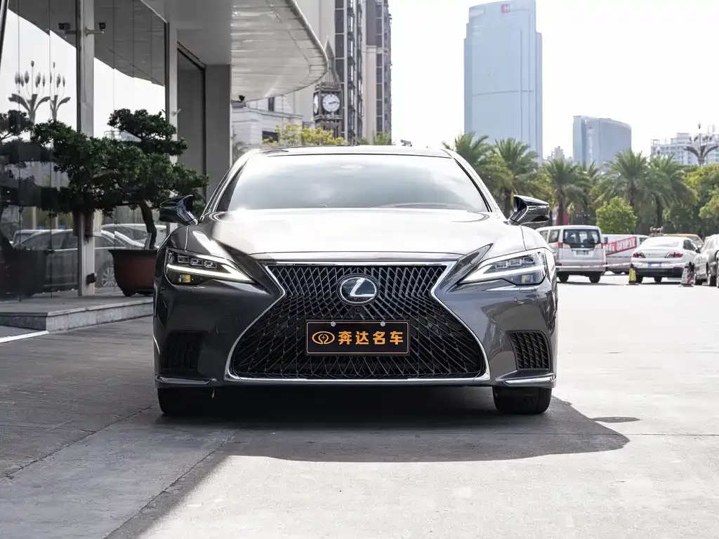 Lexus LS — фото 10