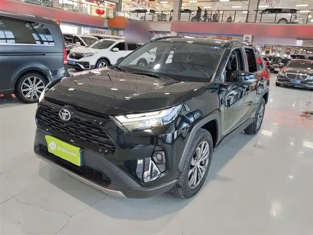 Toyota RAV4 — фото 1