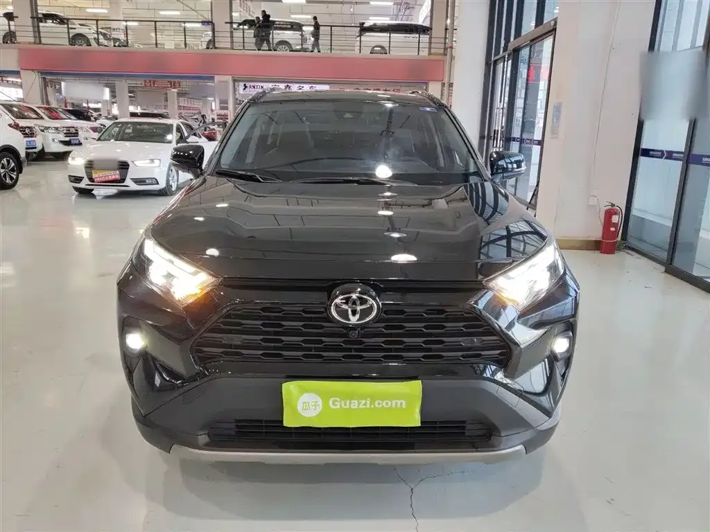 Toyota RAV4 — фото 2