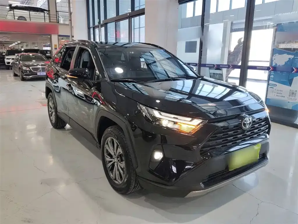 Toyota RAV4 — фото 4