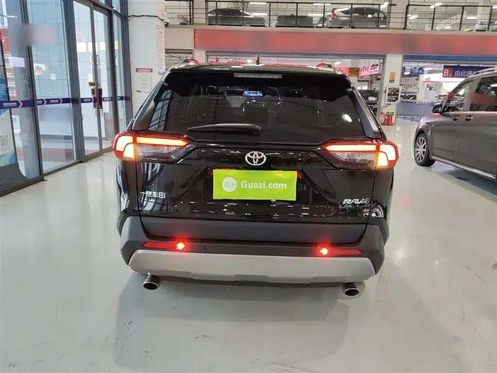 Toyota RAV4 — фото 3