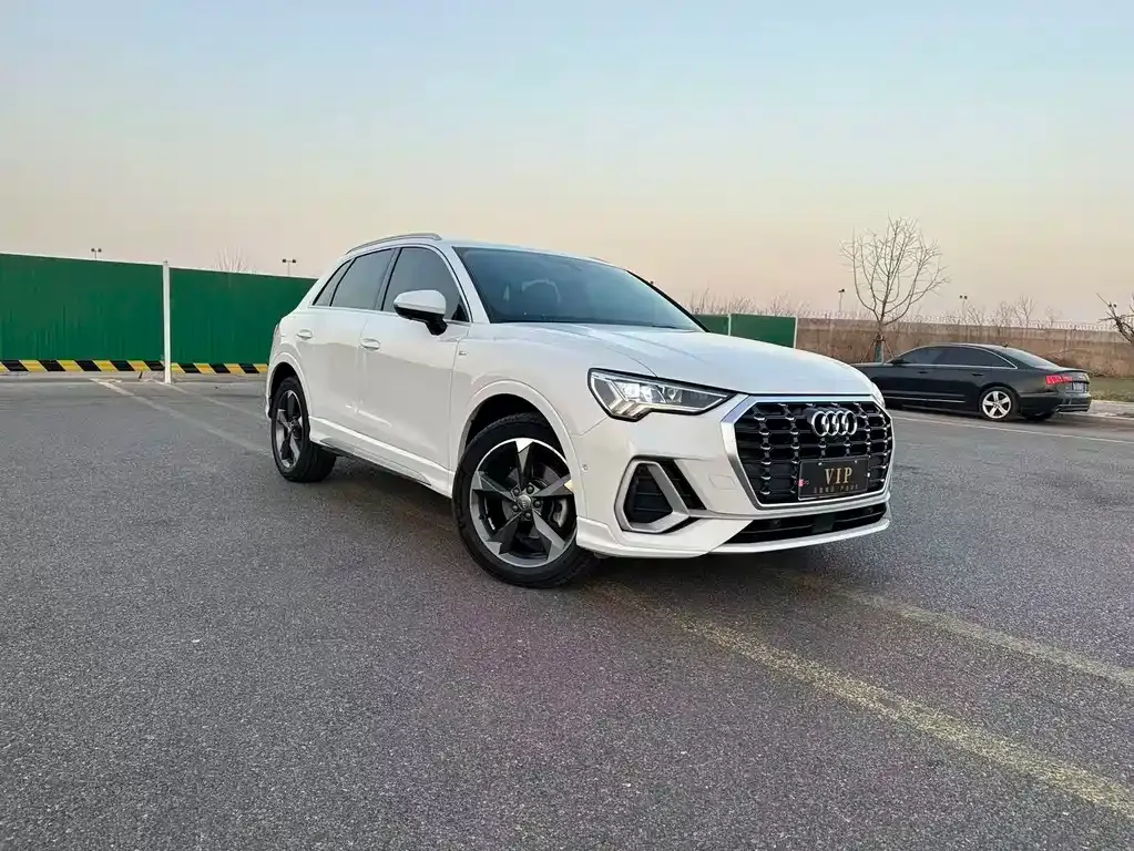 Audi Q3 — фото 10