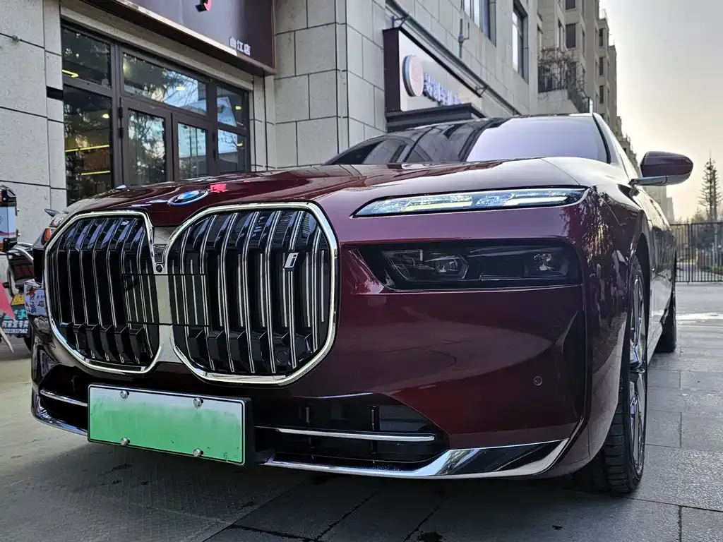 BMW i7 — фото 1