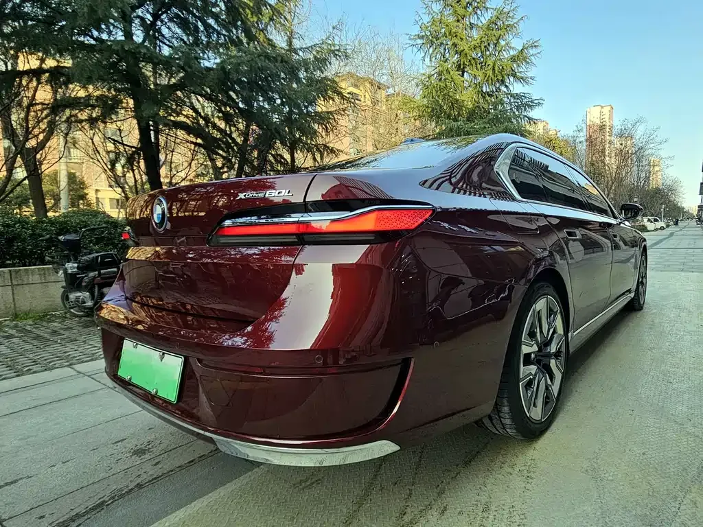 BMW i7 — фото 8