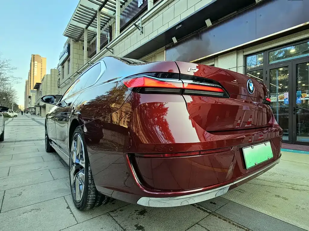 BMW i7 — фото 9