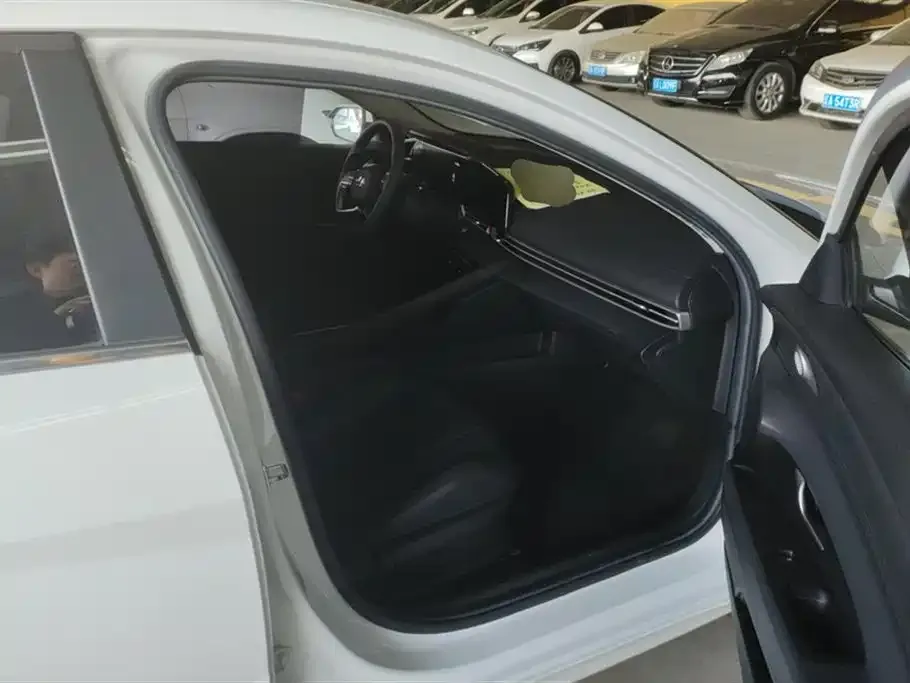 Hyundai Elantra — фото 10