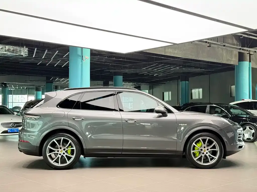 Porsche Cayenne Hybrid — фото 10