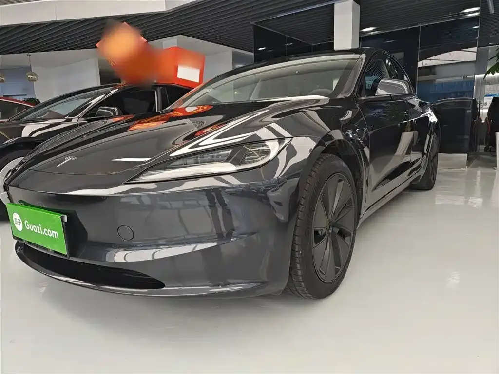 Tesla Model 3 — фото 1
