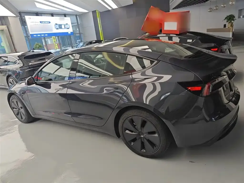 Tesla Model 3 — фото 4