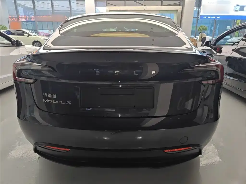 Tesla Model 3 — фото 6