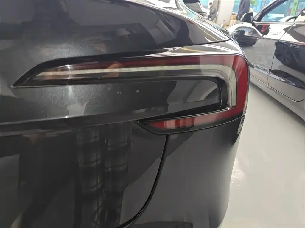 Tesla Model 3 — фото 2