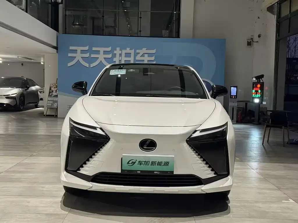Lexus RZ — фото 2