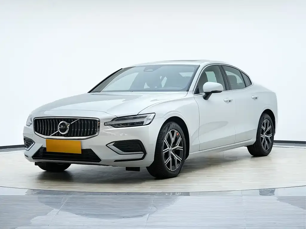 Volvo S60 — фото 1